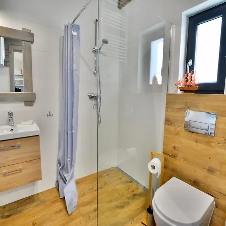 בית נופש With Terrace, Sauna *