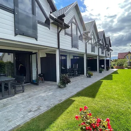 בית נופש With Terrace, Sauna